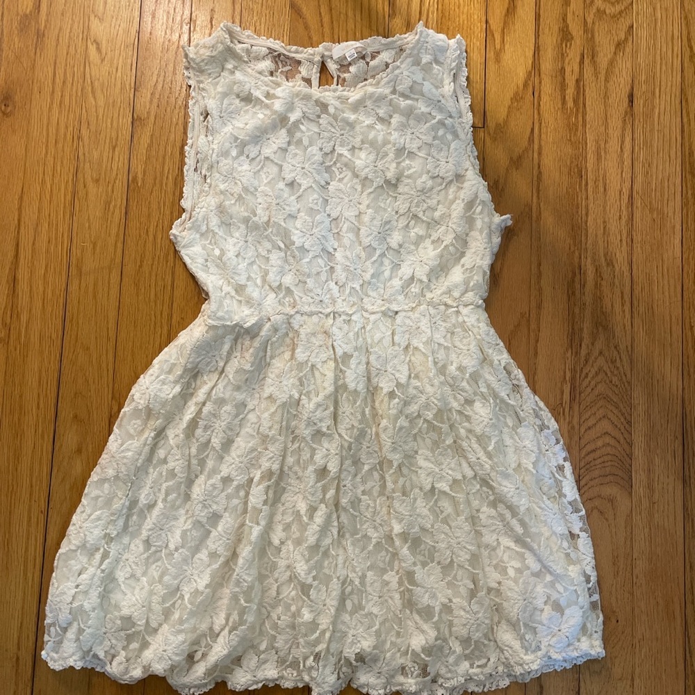 Beautiful white lace mini-dress 
Zip back.